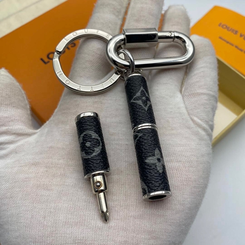 ブランドキーホルダー着用イメージ